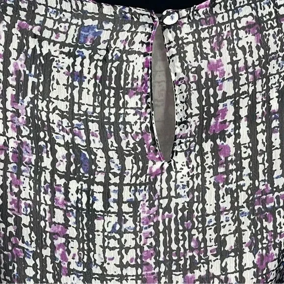 NWT EXPRESS WOMEN’s top, blouse, short sleeve with lots of ruffles, size Large - Picture 3 of 9